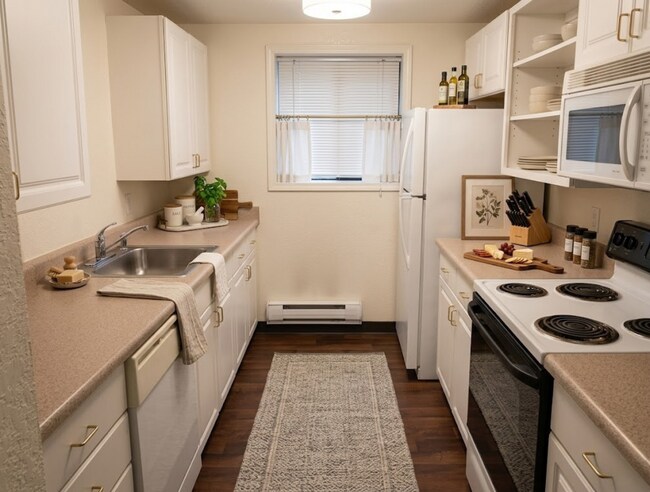 Building Photo - Spacious 1BR w/ Off-Street Parking | Quiet 4-Unit Building + Pet Friendly