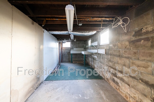 Building Photo - 120 Whiting St