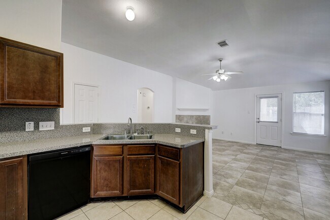 Building Photo - 25407 Clover Ranch Dr
