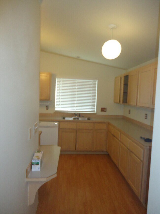 Building Photo - 211 Noble Way