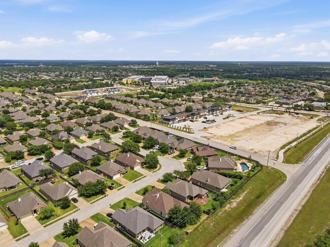 Building Photo - Spacious 3 Bed, 2 Bath House in Edelweiss Gartens Available Now!