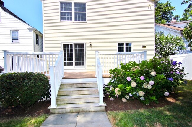 Building Photo - 570 Fairfield Ave