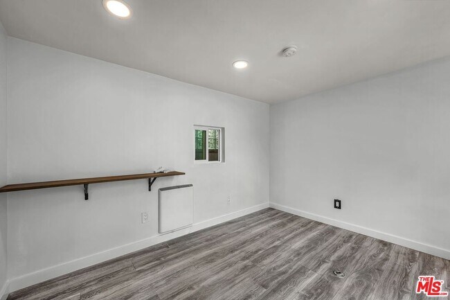 Building Photo - 164 63rd Ave