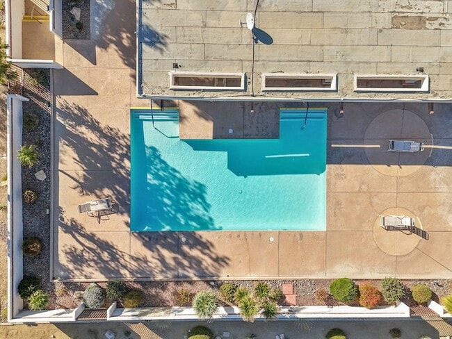 Building Photo - 15300 Palm Dr