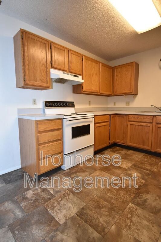 Building Photo - 809 W Villard St