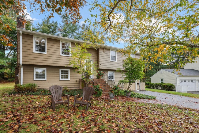 Primary Photo - 9 Blue Bird Rd