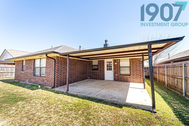 Building Photo - 1925 Bluegrass Ct
