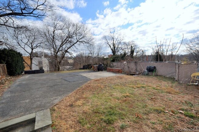 Building Photo - 34 Chestnut St