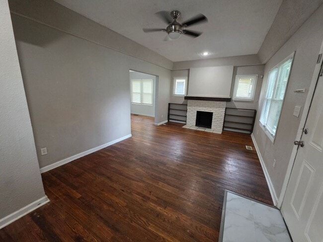 Building Photo - 3 Bedroom Home Near Zoo & Parks!