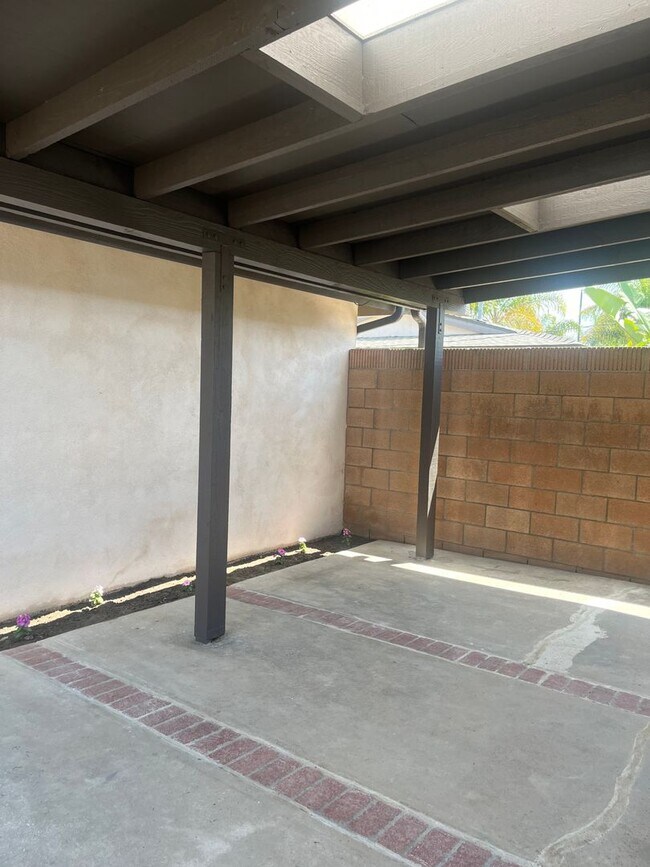 Building Photo - 1147