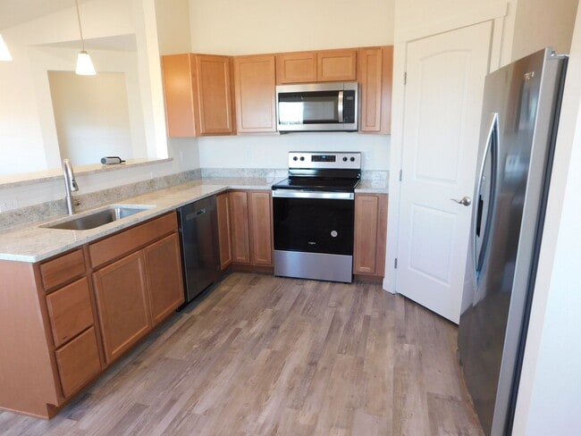 Building Photo - WALKING DISTANCE TO COMMUNITY