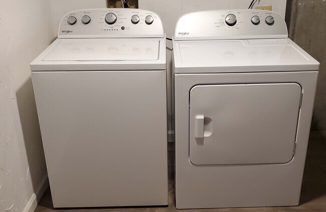 Building Photo - 1310 Firefly Cir