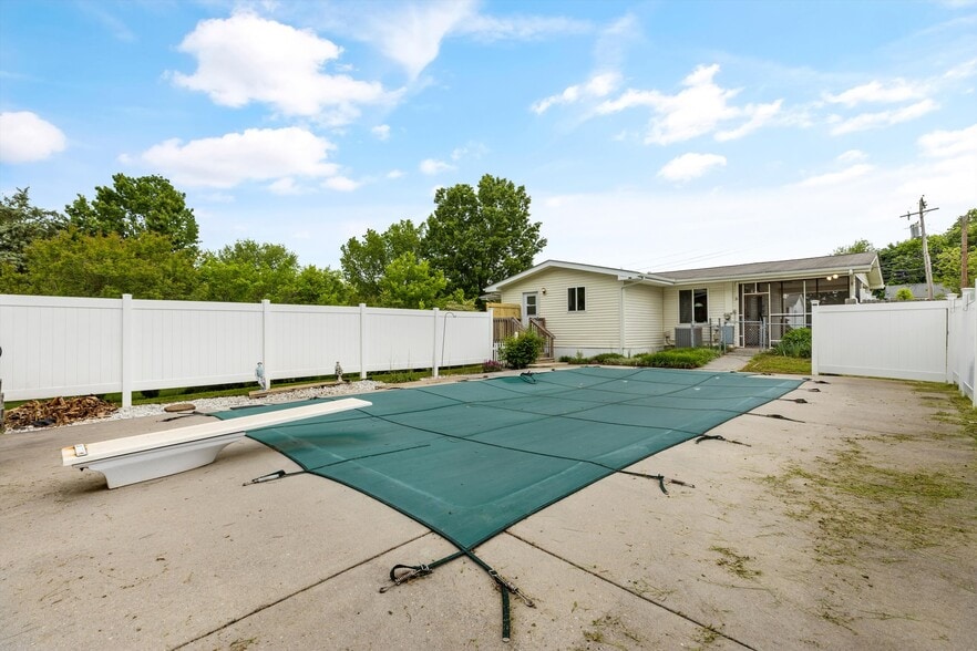 Pool - 1225 Ferd Hickey Rd