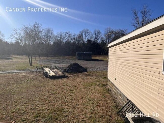 Building Photo - 3652 Hill Rd