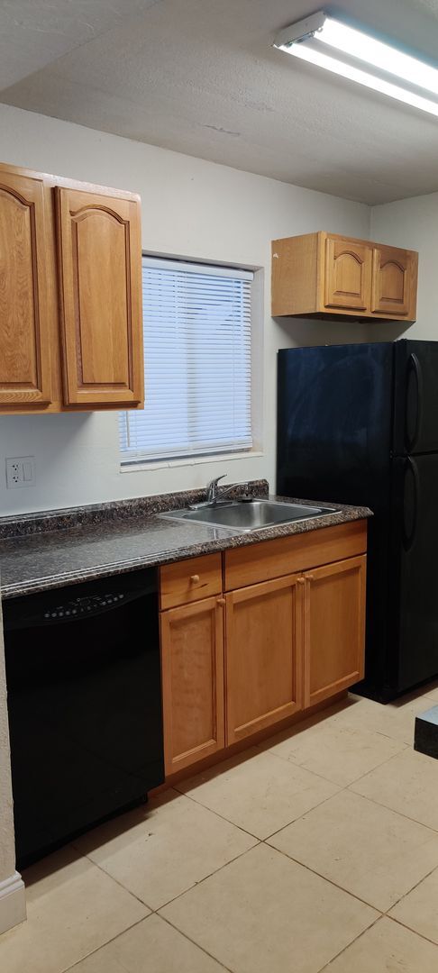 Building Photo - Gorgeous Sunset views. 2 bedroom 2 bath condo