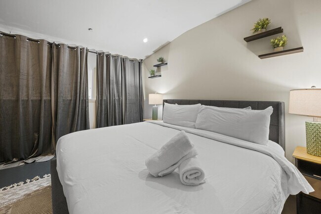 Building Photo - 160 E Berkeley St