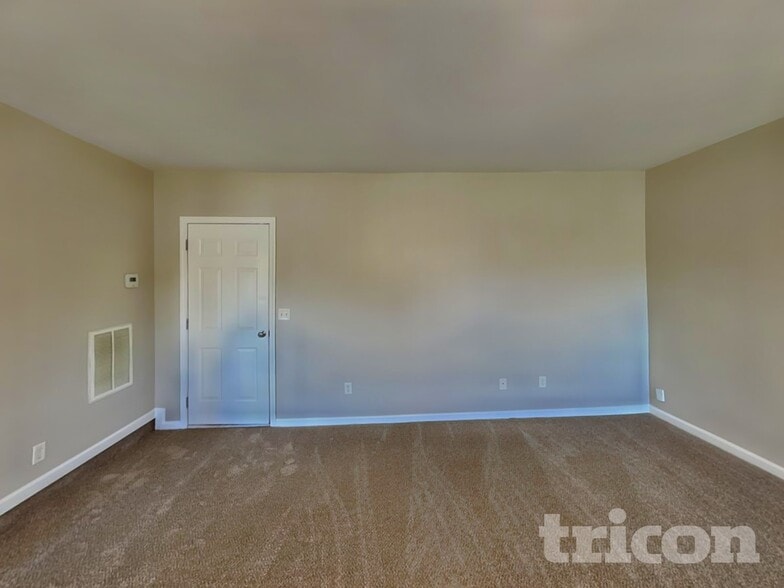 Building Photo - 684 Emporia Loop