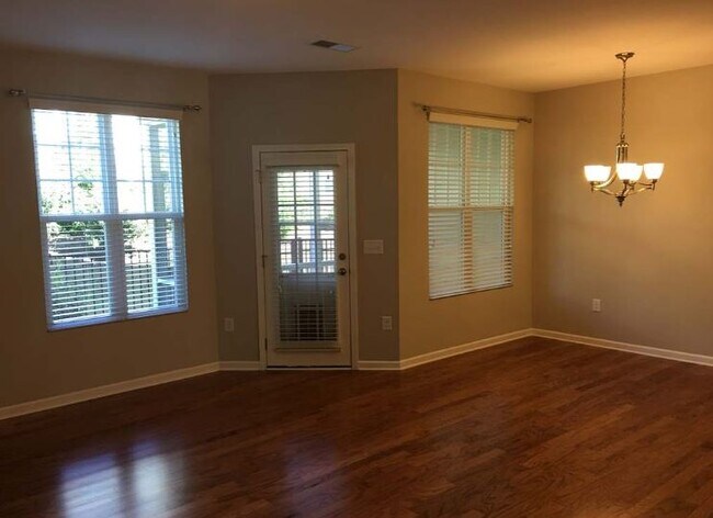 Building Photo - 727 Treviso Ln