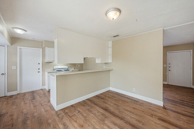 Building Photo - 7118 Glen Point Dr