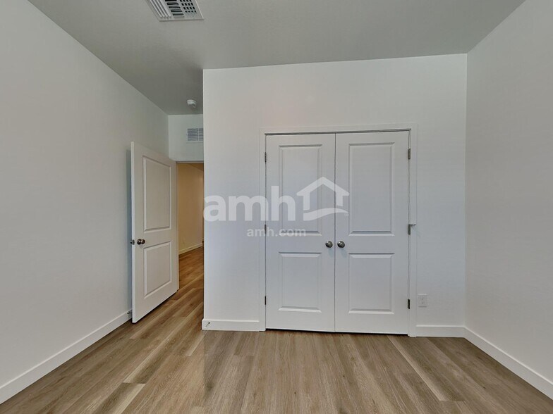 Building Photo - 20177 W Thomas Rd