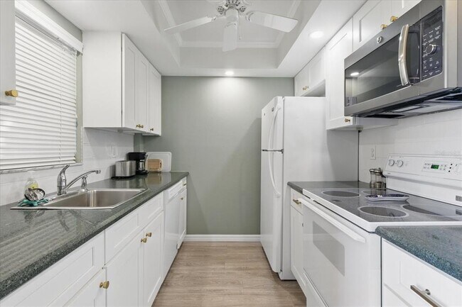 Building Photo - 244 St Augustine Ave