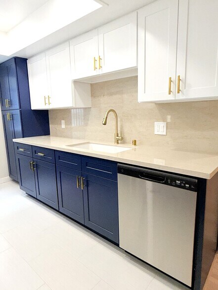 Building Photo - 620 E San Jose Ave