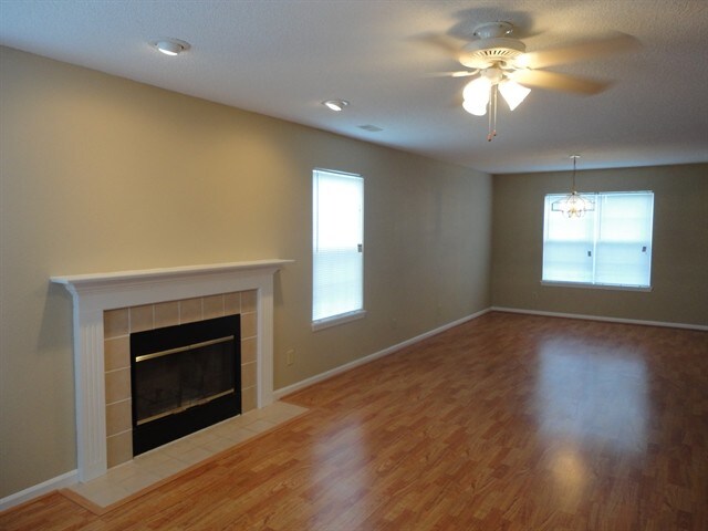 Building Photo - 743 Millbrook Dr