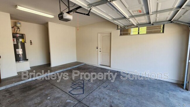 Building Photo - 705 W Queen Creek Rd