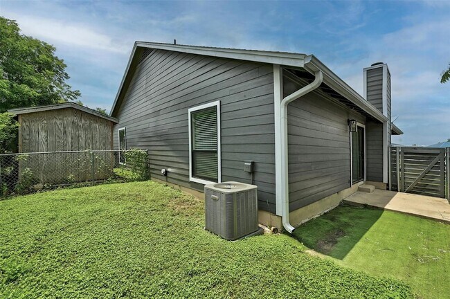 Building Photo - 3605 Leafield Dr