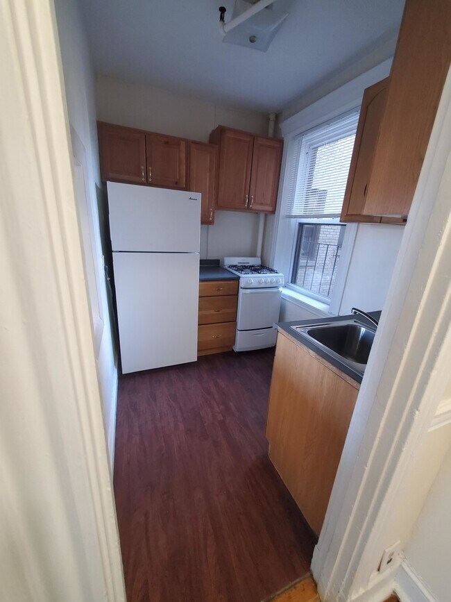 Building Photo - 364 Riverway
