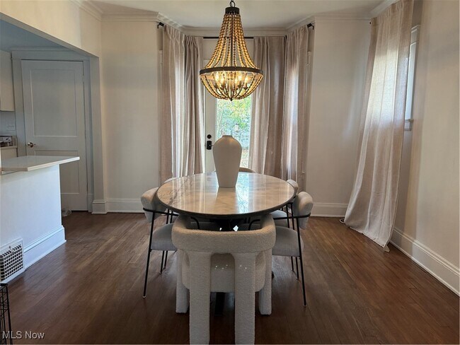 Building Photo - 1320 W 108th St