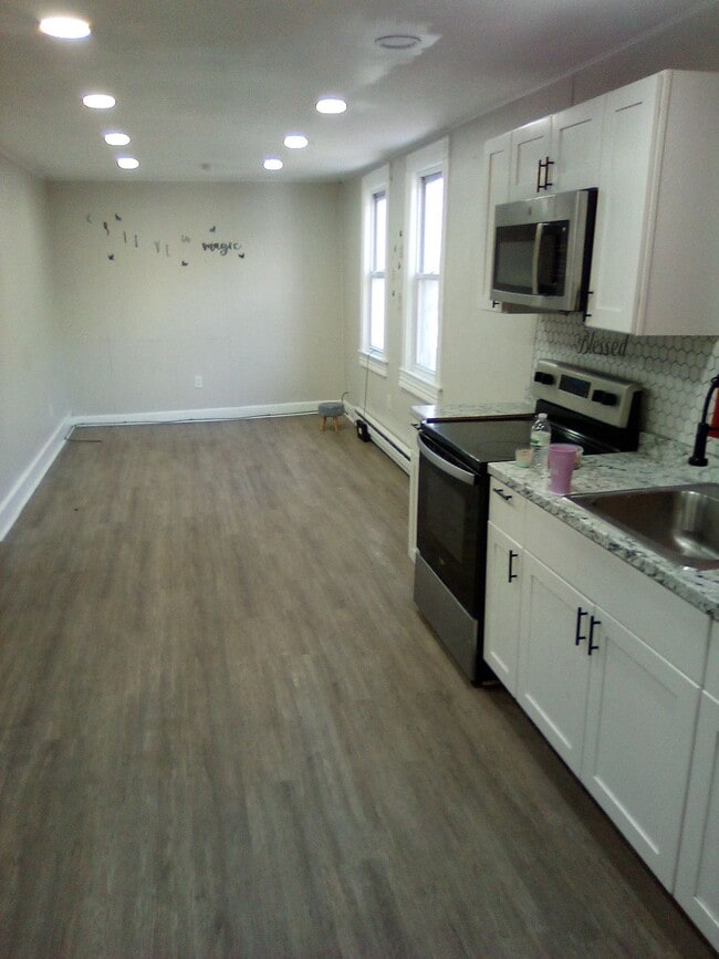 Building Photo - 1213 Pittston Ave