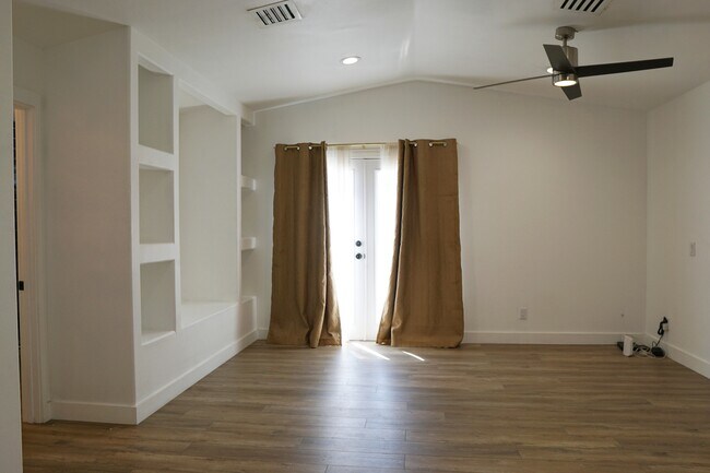Building Photo - 33865 Cathedral Canyon Dr