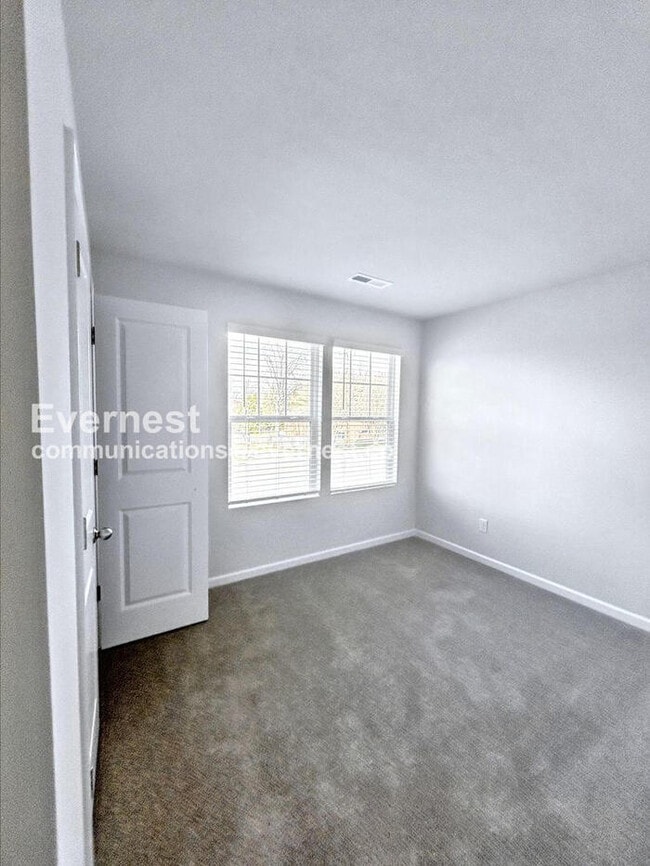 Building Photo - 4 Bed, 2.5 Bath Home with Garage / Pet-Friendly / Vouchers Accepted / Available Now!