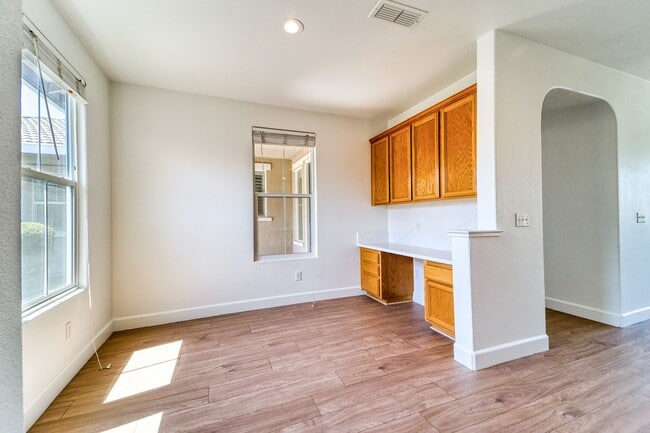 Building Photo - Stunning 4-Bedroom Home with Spacious Yard