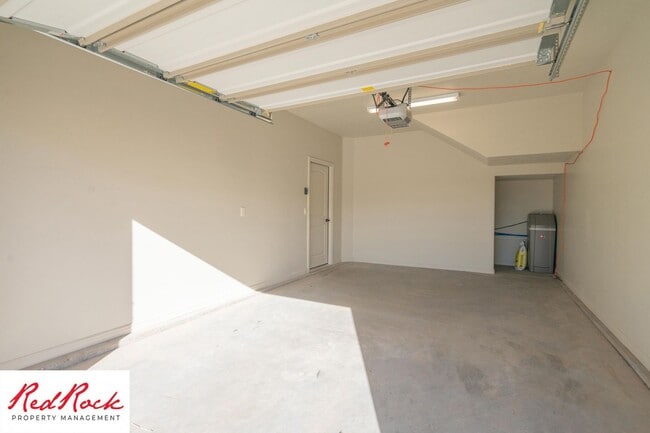 Building Photo - 3 Bedroom Townhome in Buena Vista Community