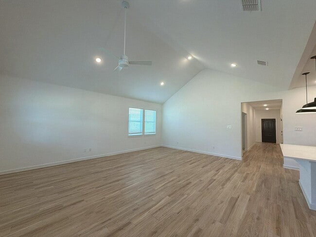 Building Photo - 4723 Bay Vista Dr