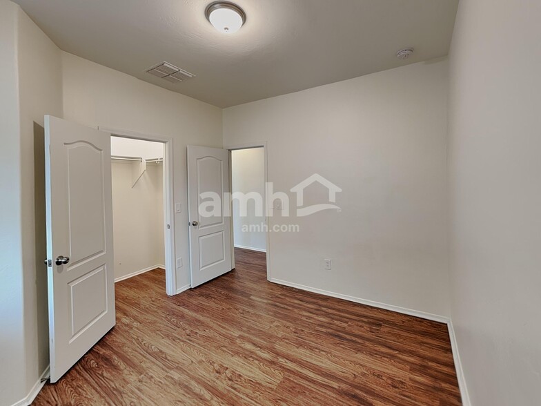 Building Photo - 12659 N Maize Dr