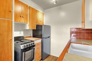 Great kitchen with tile counters - Birch Tree Apartments