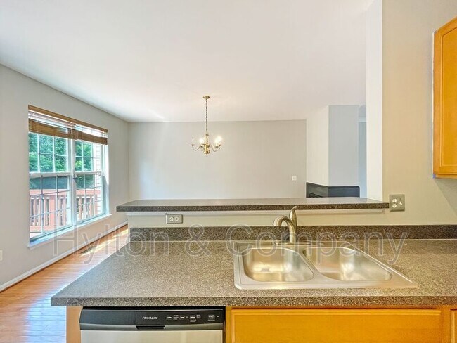 Building Photo - 15716 Palermo Terrace