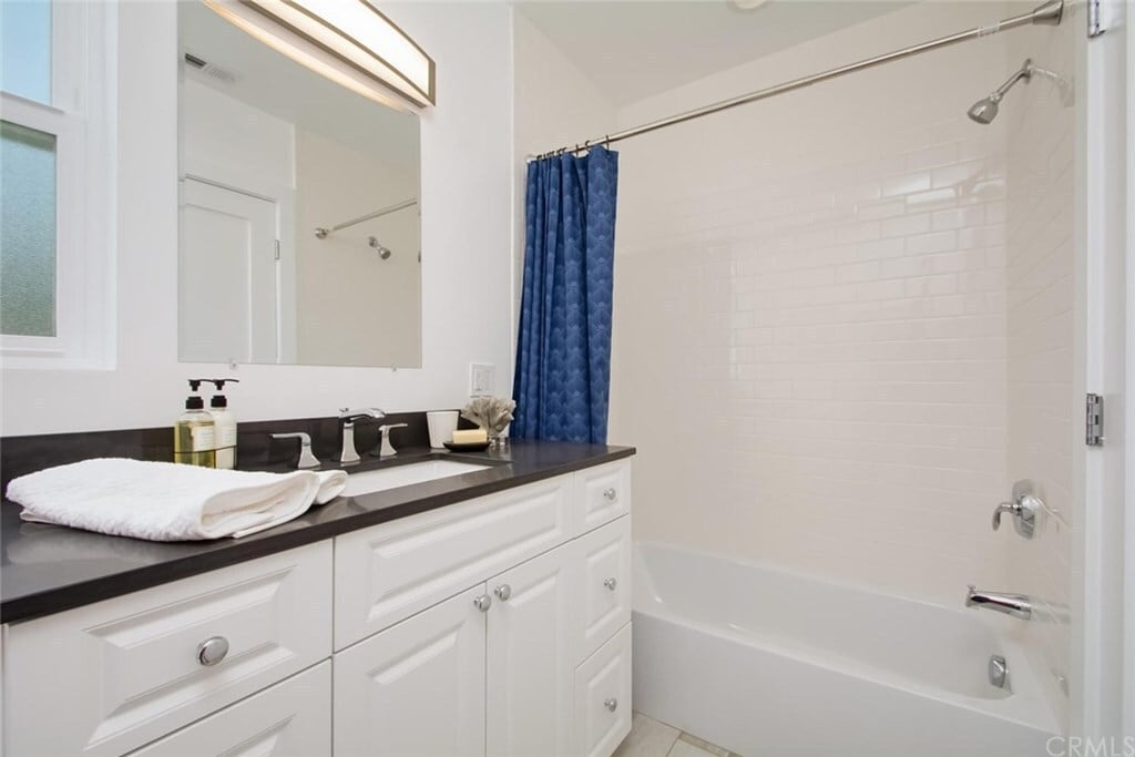Guest Bathroom - 1747 Van Horne Ln
