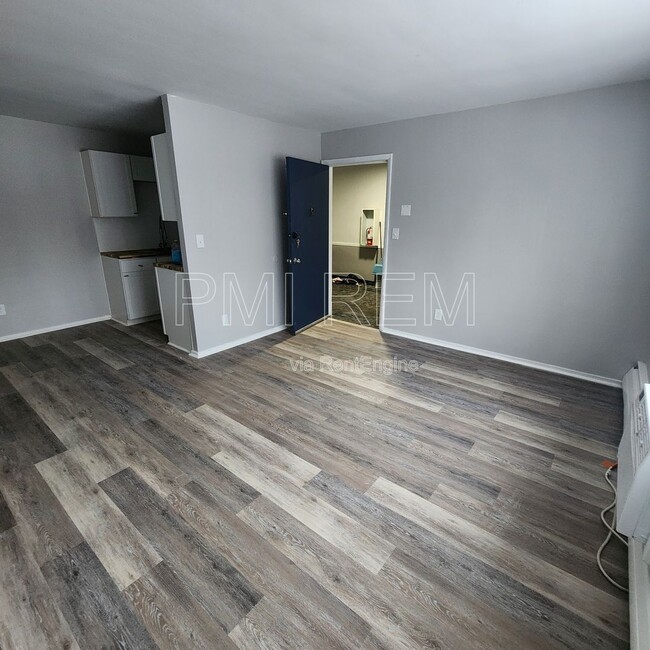 Building Photo - 5281 E 126th St