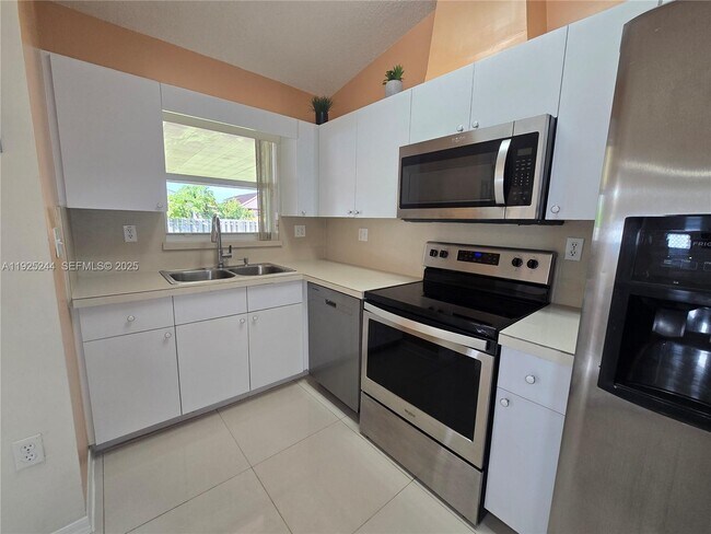 Building Photo - 894 NW 134th Pl