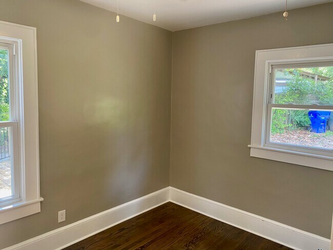 Building Photo - 115 Converse St