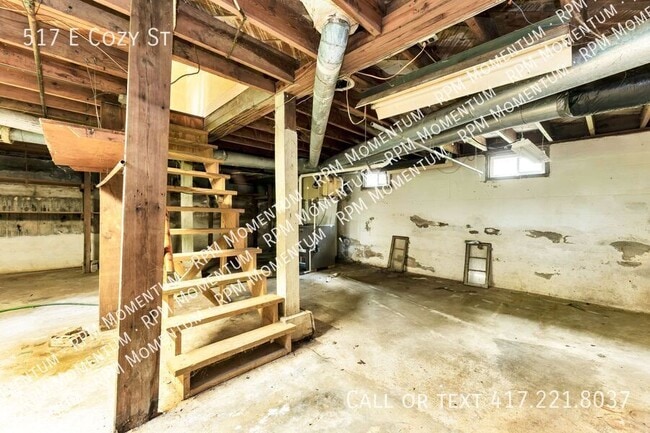 Building Photo - 517 E Cozy St