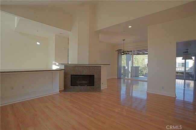 Building Photo - 16 Savona Ct