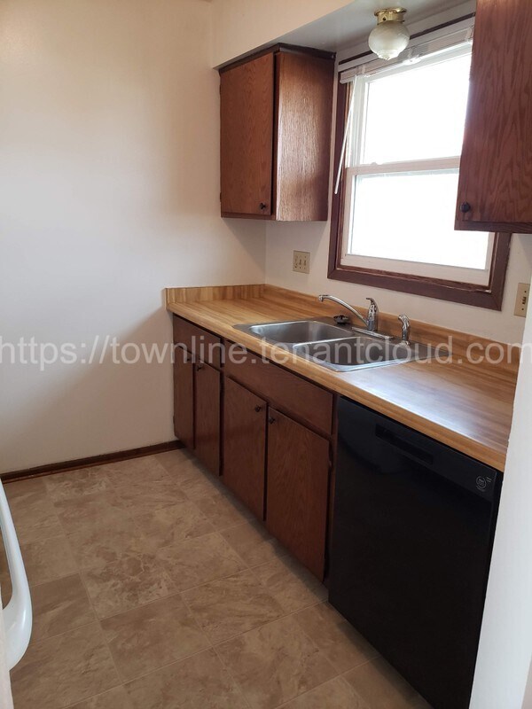 Building Photo - 1404 E Sunset Dr