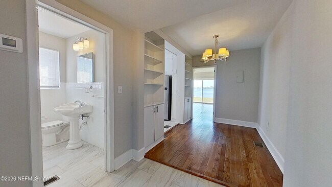 Building Photo - 1436 Le Baron Ave