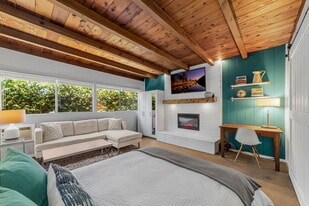 Building Photo - 4759 Baylor Dr