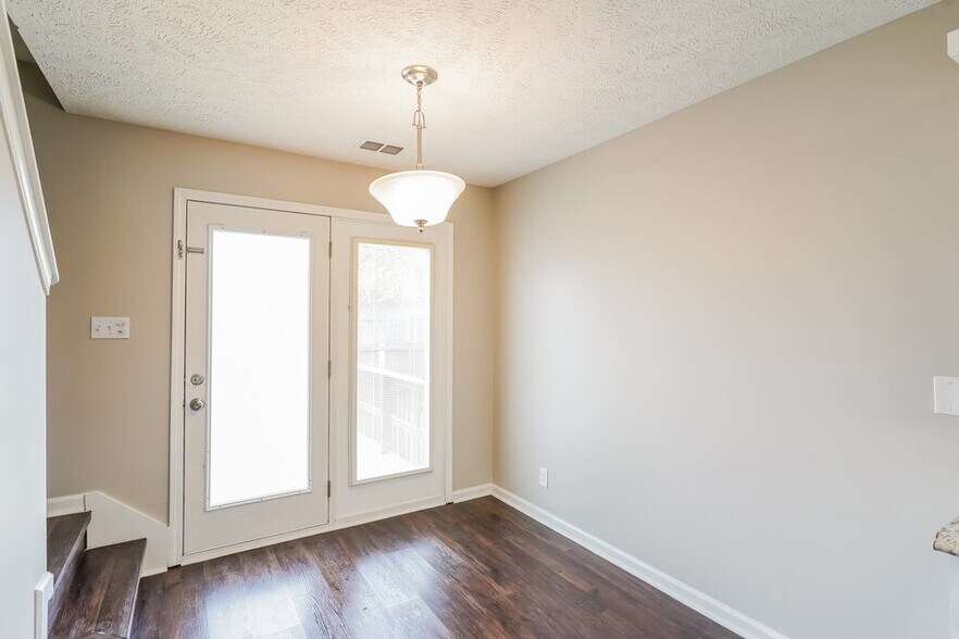 Building Photo - 1409 Amal Dr